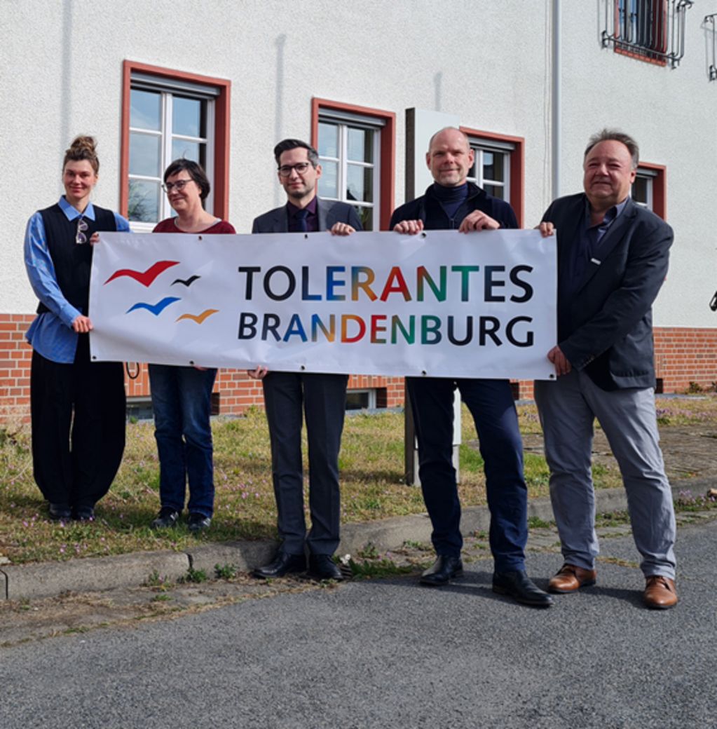Lara-Maria Myller, Sylvia Ehl (Mitarbeiterinnen SBG), David Kolesnyk, Axel Drecoll und Alfred Roos (Leiter TBB), Foto: SBG.